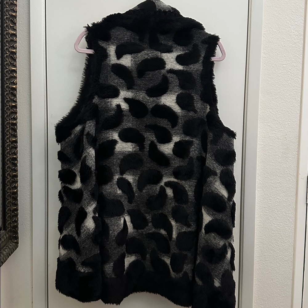 Rare Lorella Sgarbi Black White and Gray Wool Blend Patterned Faux Fur Vest Sz M - Picture 5 of 8